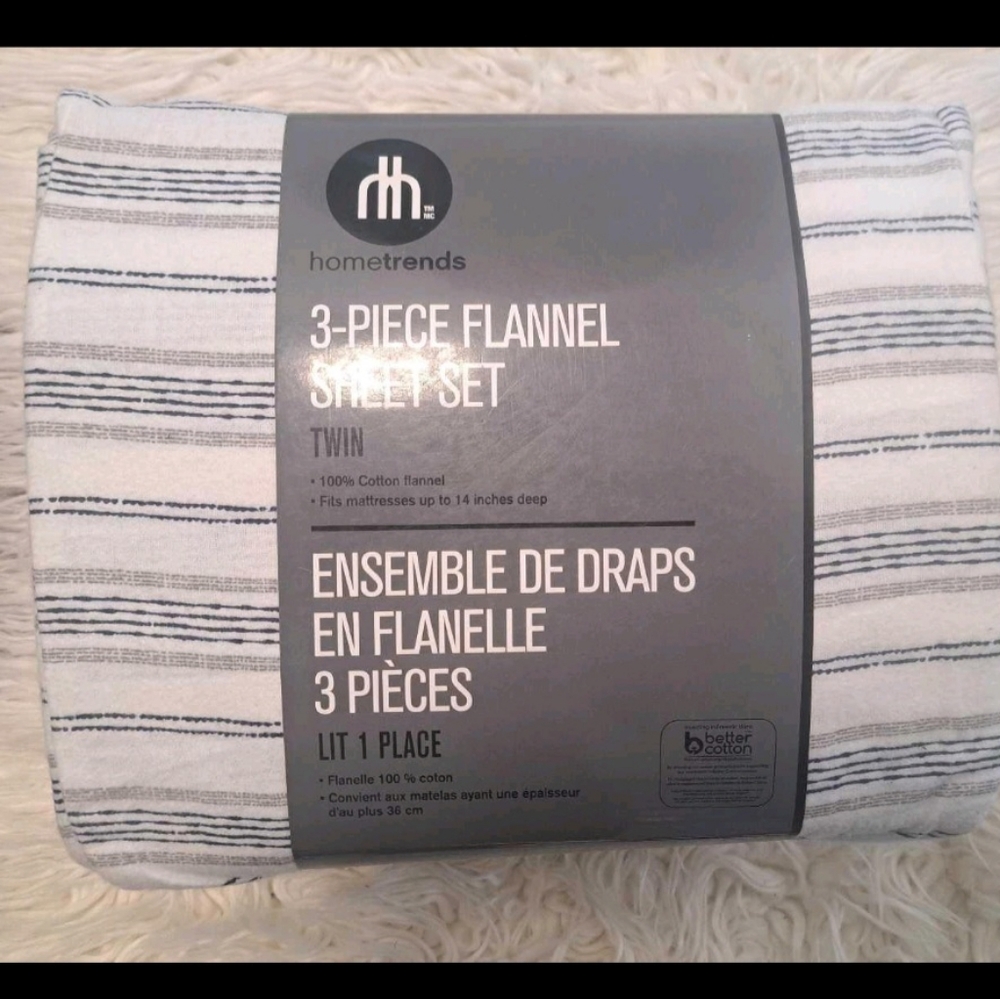 Brand New Hometrends 3-Piece Flannel Sheet Set - Twin
